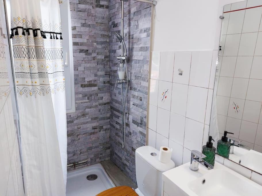 Le Sympathique - Petit Dejeuner, Netflix, Jacuzzi Rouen Exterior photo